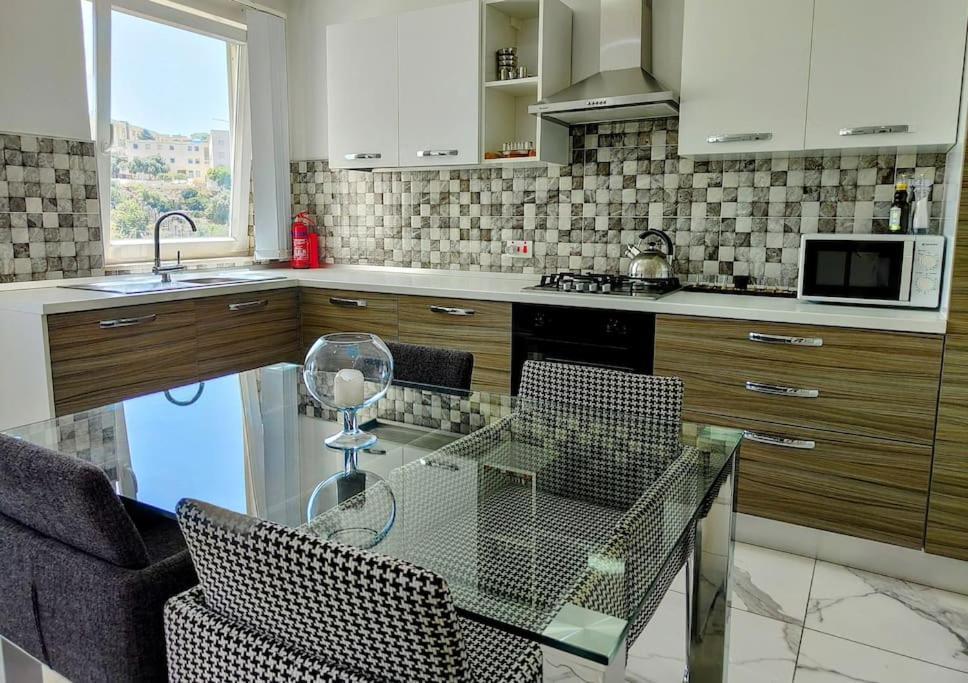 Apartment 'home Away From Home' By The Sea Saint Julian's